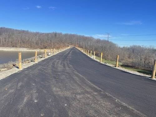 Asphalt-work-and-Hilton-Dam